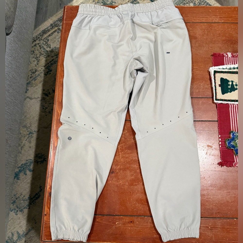 Lululemon License to Train Jogger, size L